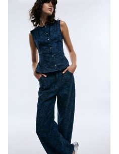 Getailleerd vest met bloemenprint en knopen