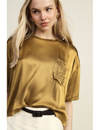 T-shirt met geborduurd borstzakje en boxy fit van Dixie