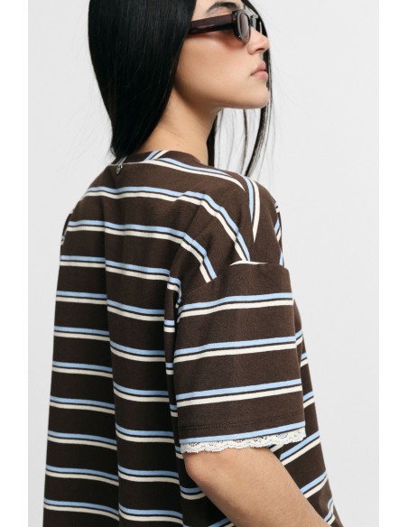 Ruimvallend gestreept T-shirt met kanten randje aan de mouwen Please