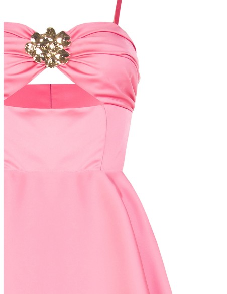 Korte babydolljurk van zware satijnstof met laagjes, cut-out en juweelbloem Rinascimento