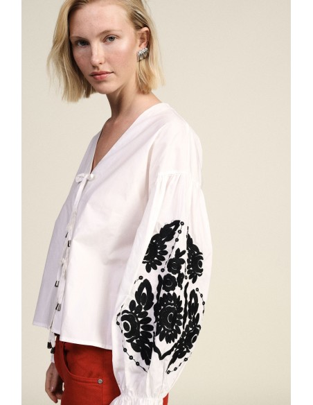 Ruime blouse met bloemenborduursels en striklinten van Dixie