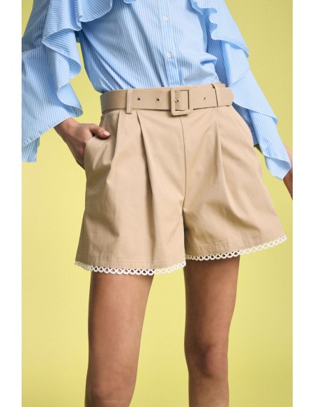Regular-fit shorts met tailleband en geperforeerde zoom, alsjeblieft