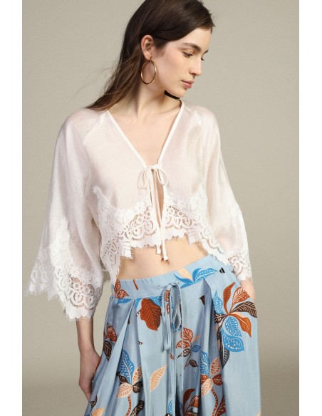 Korte blouse met wijde mouwen en kanten zoom Dixie
