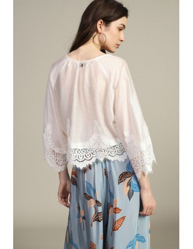 Korte blouse met wijde mouwen en kanten zoom Dixie