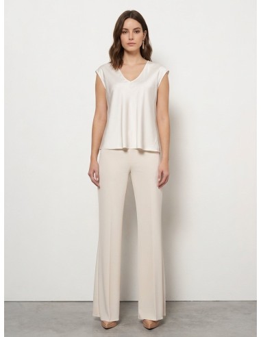 Getailleerde soepele satijnen blouse met V-hals Rinascimento