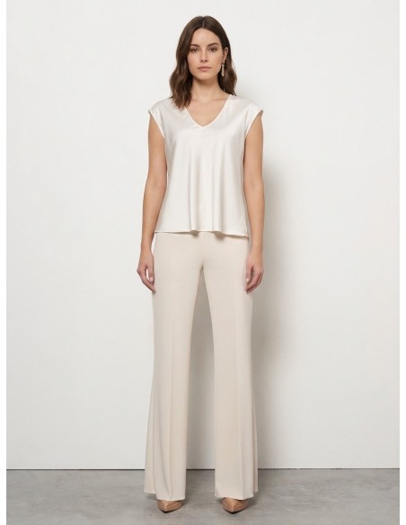 Getailleerde soepele satijnen blouse met V-hals Rinascimento