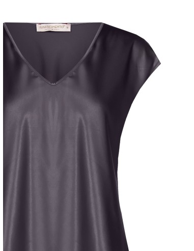 Getailleerde soepele satijnen blouse met V-hals Rinascimento
