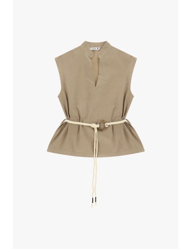 Mouwloze blouse met strikceintuur alstublieft