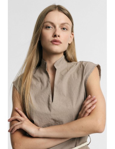 Mouwloze blouse met strikceintuur alstublieft