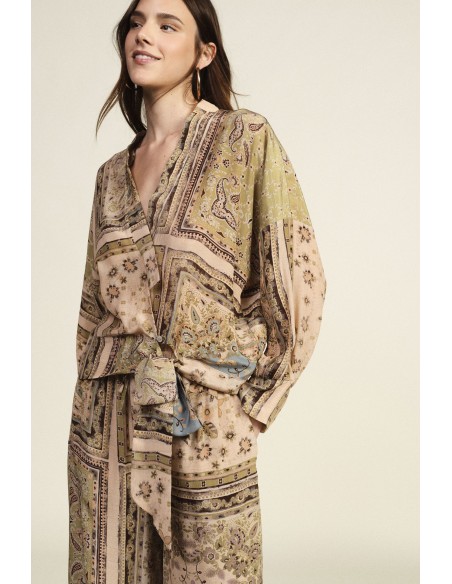 Dixie Fantasieblouse met frontale knoop en lange mouwen