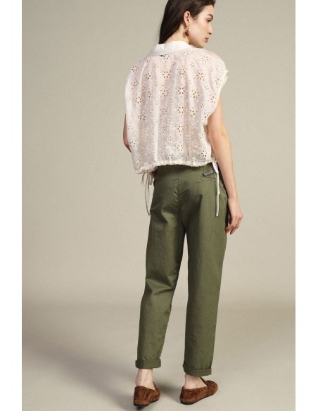 Chino-fit broek met smalle tailleband en omslagen van Dixie