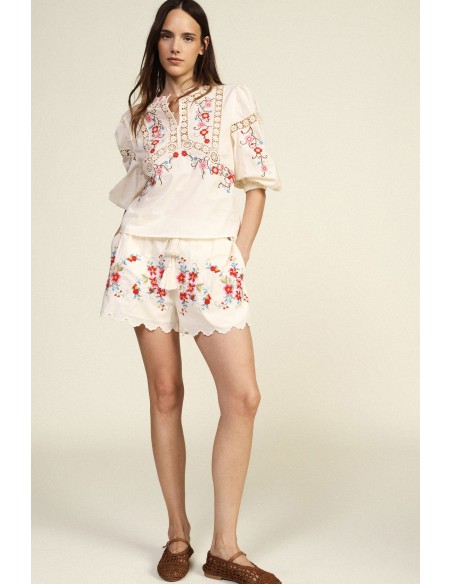 Shorts met normale pasvorm, bloemenborduursel en golvende zoom Dixie