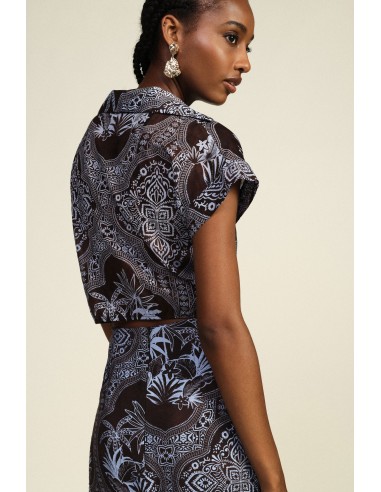 Cropped fantasietop met paisleyprint en knoopdetail aan de voorkant Dixie