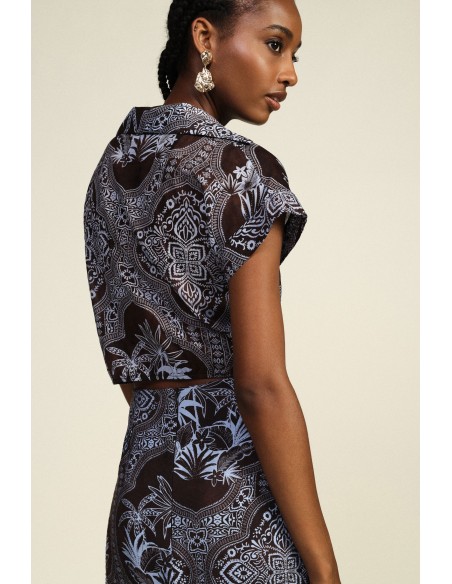 Cropped fantasietop met paisleyprint en knoopdetail aan de voorkant Dixie