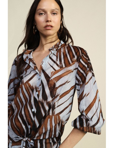 Dixie Blouse met print, frontale knoop en opstaande kraag