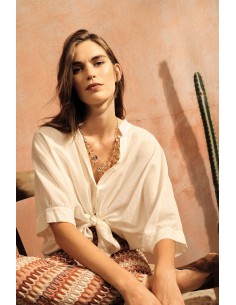 Cropped blouse met knoopdetail aan de voorkant en omgeslagen mouwen van Dixie