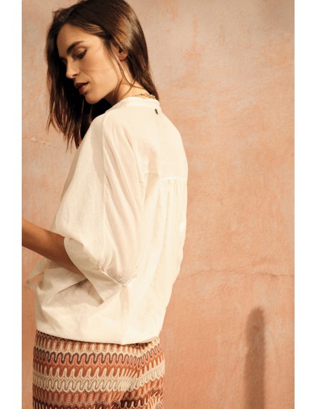 Cropped blouse met knoopdetail aan de voorkant en omgeslagen mouwen van Dixie