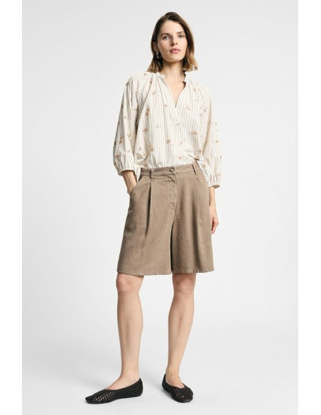 Short met hoge taille, met plooien en zijzakken, alstublieft