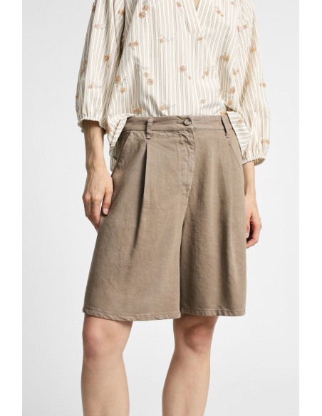 Short met hoge taille, met plooien en zijzakken, alstublieft
