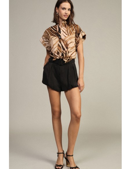 Hotpants met plooien en bijpassende riem Dixie