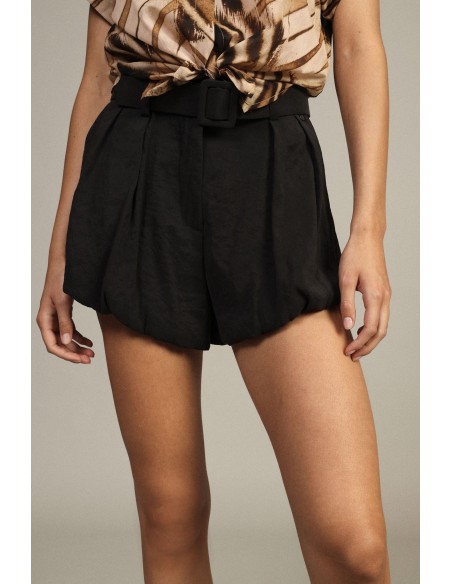 Hotpants met plooien en bijpassende riem Dixie