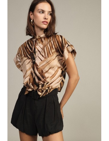 Dixie cropped shirt met knoop aan de voorkant en korte mouwen