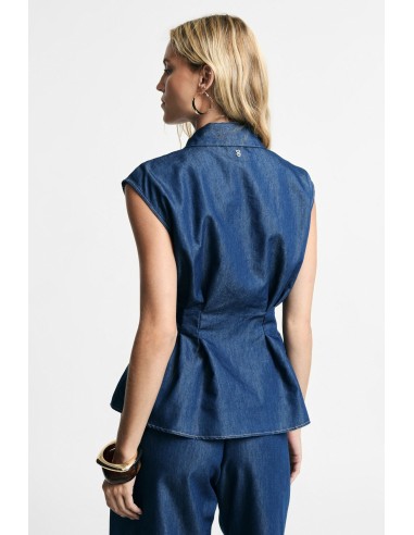 Mouwloze blouse met plooien aan de voorkant en knopen, alstublieft