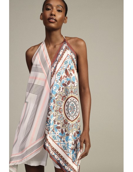 Top met sjaalkraag, paisleyprint en geometrische details van Dixie