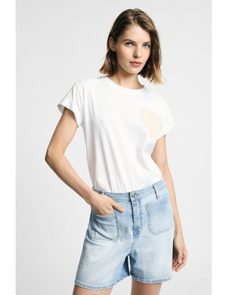 T-shirt met korte mouwen en geborduurd hartje aan de voorkant alstublieft