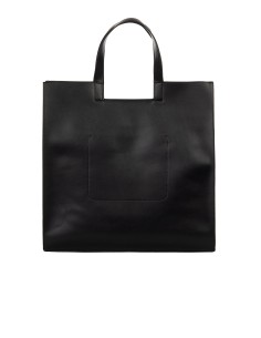 Maxi-shopper van kunstleer met afneembare schouderriem en decoratieve bedeltjes van Rinascimento 2