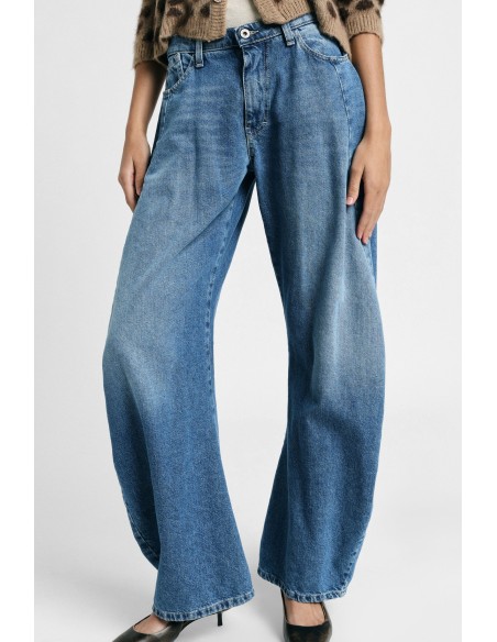 Jeans met wijde pijpen en plooien aan de voorkant, alstublieft