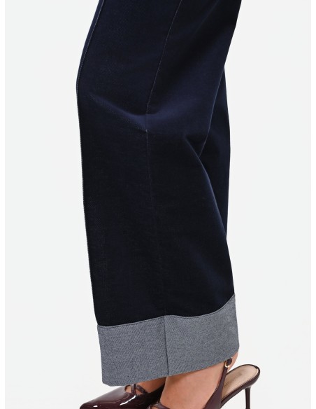 Wijde veloursbroek met maxi-denimomslagen van Rinascimento