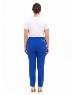 Rechte curvybroek van scuba-crêpe met sierdetail van kettingen en parel – Rinascimento Curvy 2