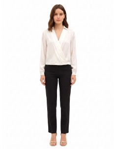 Vloeiende satijnen blouse met V-hals en kraag van Rinascimento