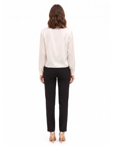Vloeiende satijnen blouse met V-hals en kraag van Rinascimento