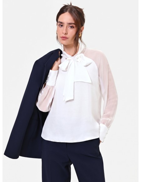 Vloeiende blouse van een zijdenmix met strik Rinascimento