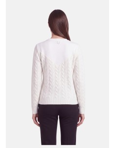 Liu Jo-trui met tweedelige look 2