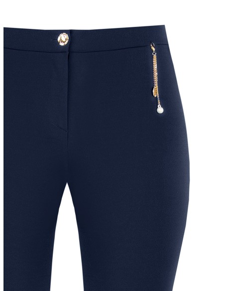 Rechte curvybroek van scuba-crêpe met sierdetail van kettingen en parel – Rinascimento Curvy