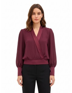 Ballonblouse van georgette met reverskraag en maxi-manchetten van satijn, Rinascimento