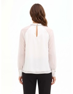 Ruime chiffonblouse met kristallen rond de halslijn van Rinascimento 2
