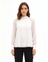 Ruime chiffonblouse met kristallen rond de halslijn van Rinascimento