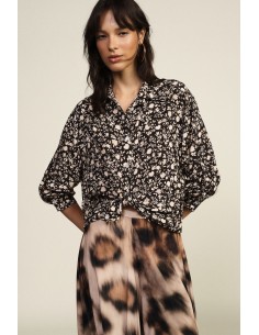Dixie Blouse met Bloemenprint en Knoopdetail aan de Voorkant