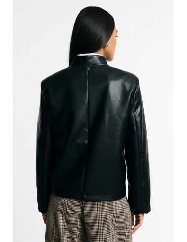 Korte blazer met asymmetrische knoopsluiting alstublieft