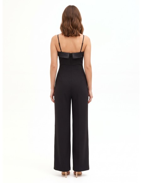 Palazzo-jumpsuit van technische stof met asymmetrisch voorpand Rinascimento