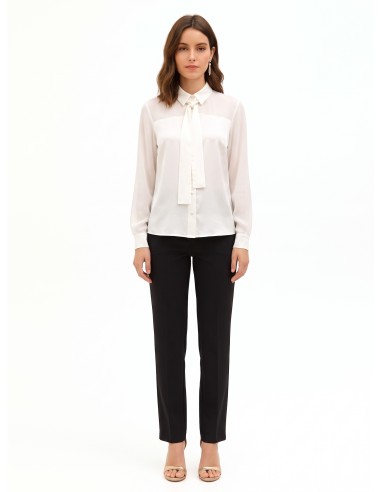 Vloeiende blouse van satijn en georgette met das Rinascimento