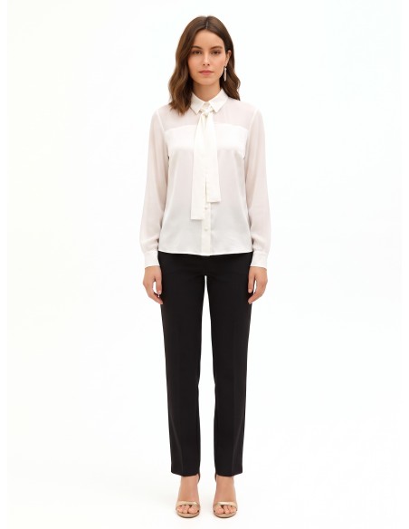 Vloeiende blouse van satijn en georgette met das Rinascimento