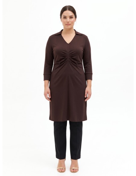 Curvy-jurk van jersey in polostijl met V-hals en centrale rimpeldetail van Rinascimento Curvy