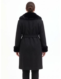 Lange curvy jas van stof met afneembare manchetten en kraag van synthetische bont van Rinascimento Curvy 2