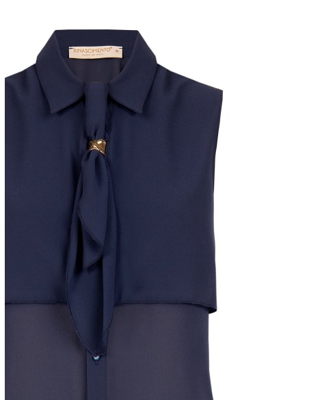 Getailleerde blouse van georgette met strikdas en juweeldetail van Rinascimento