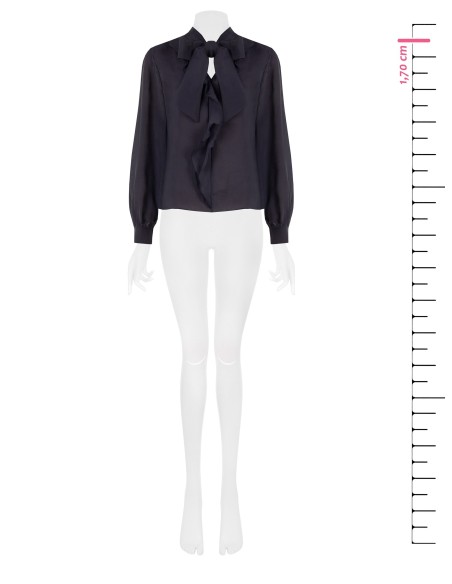 Soepelvallende blouse van lyocell met V-hals en volant Rinascimento